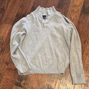 GAP Men's Light Gray Crewneck Sweater